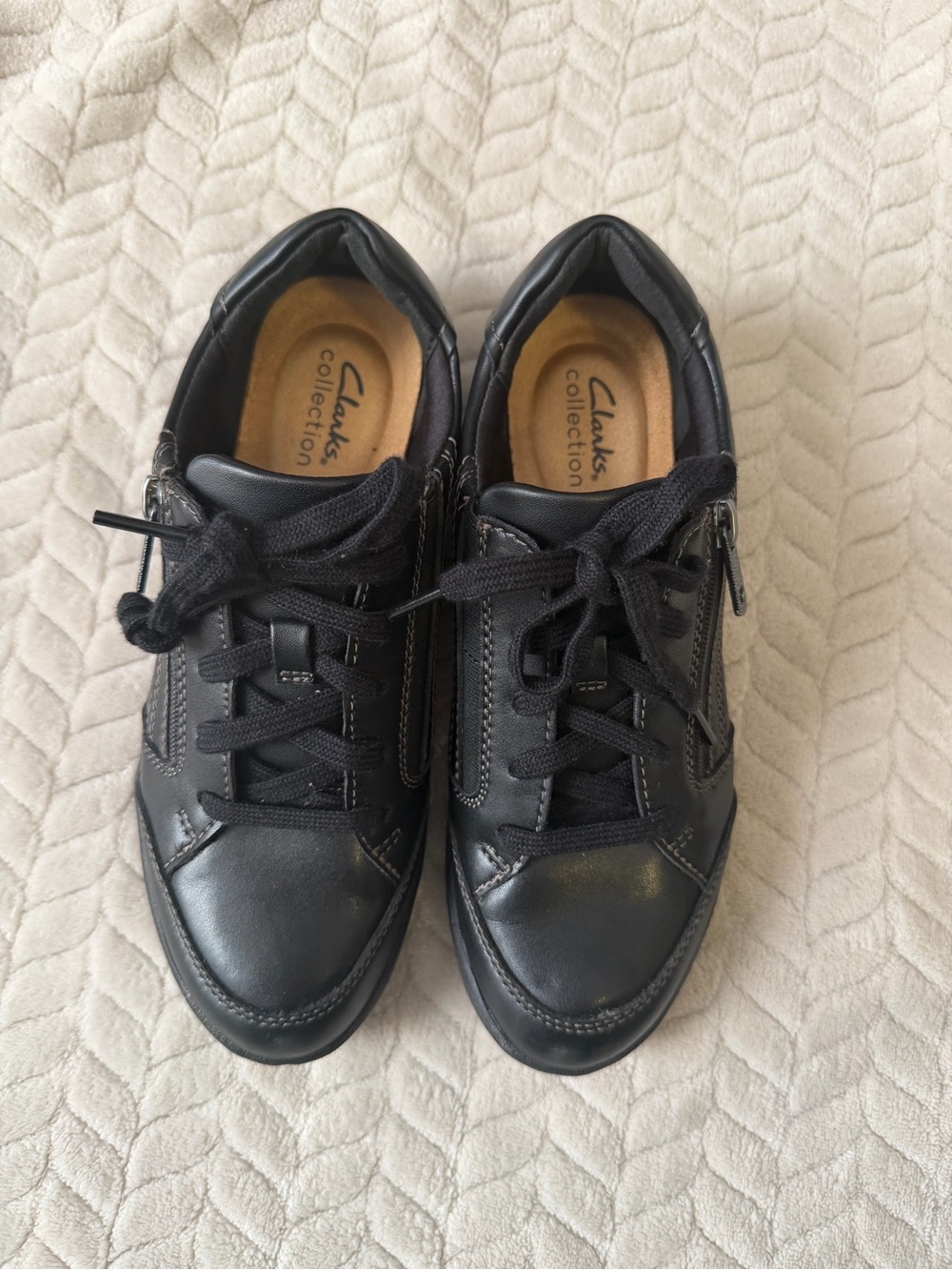 CLARKS Women's Caroline Janna Sneakers Shoes Black Leather sz 7 W Zipper Closur